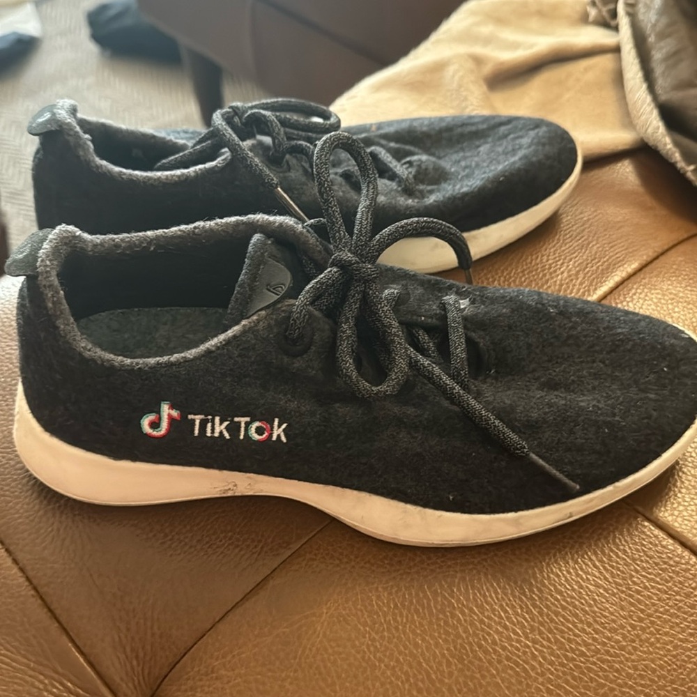 TikTok logo allbirds